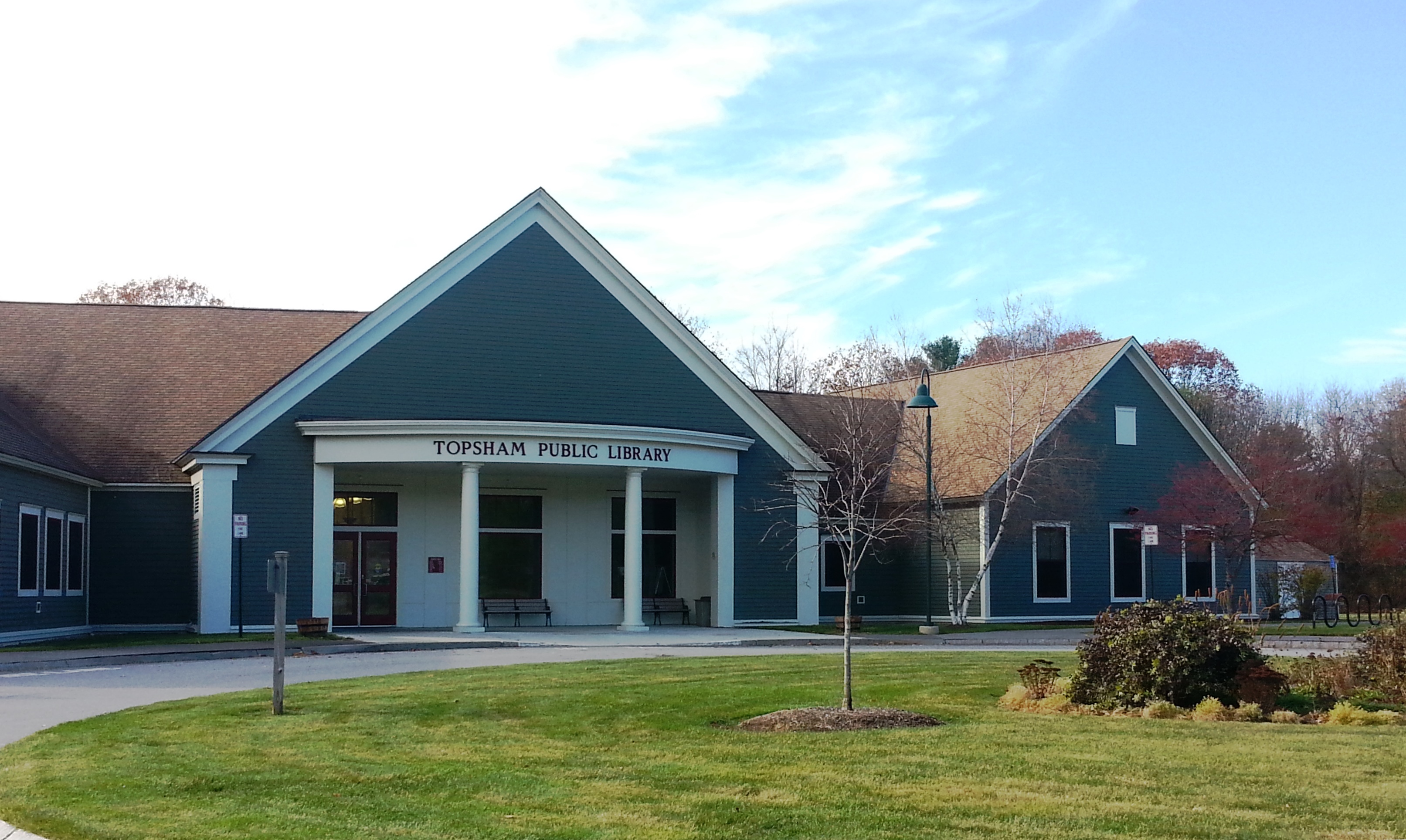 Topsham ME 04086 Public Library